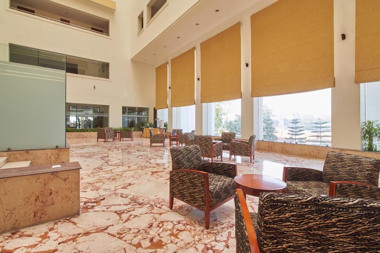 Royal Sarovar Portico Сіліґурі Екстер'єр фото