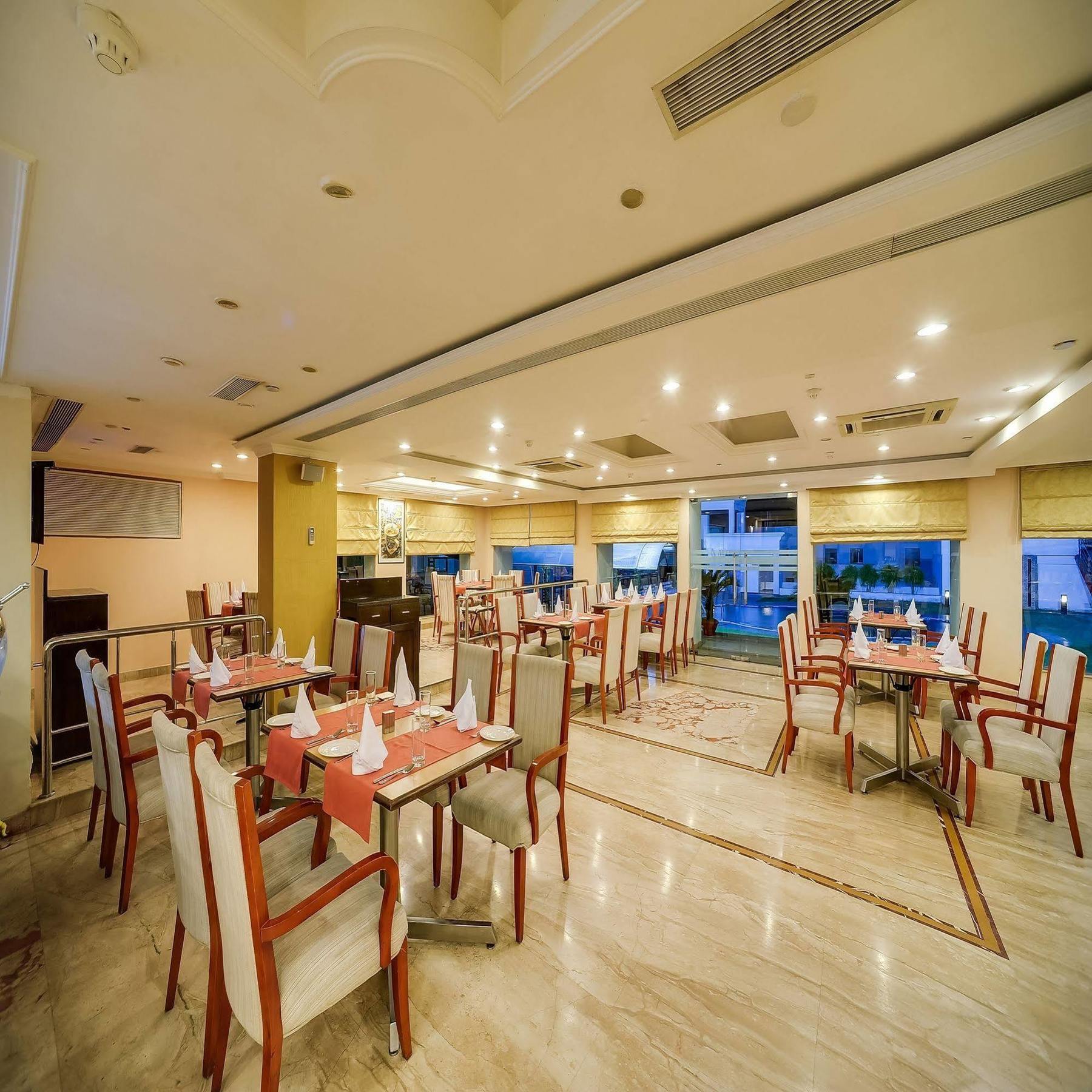 Royal Sarovar Portico Сіліґурі Екстер'єр фото