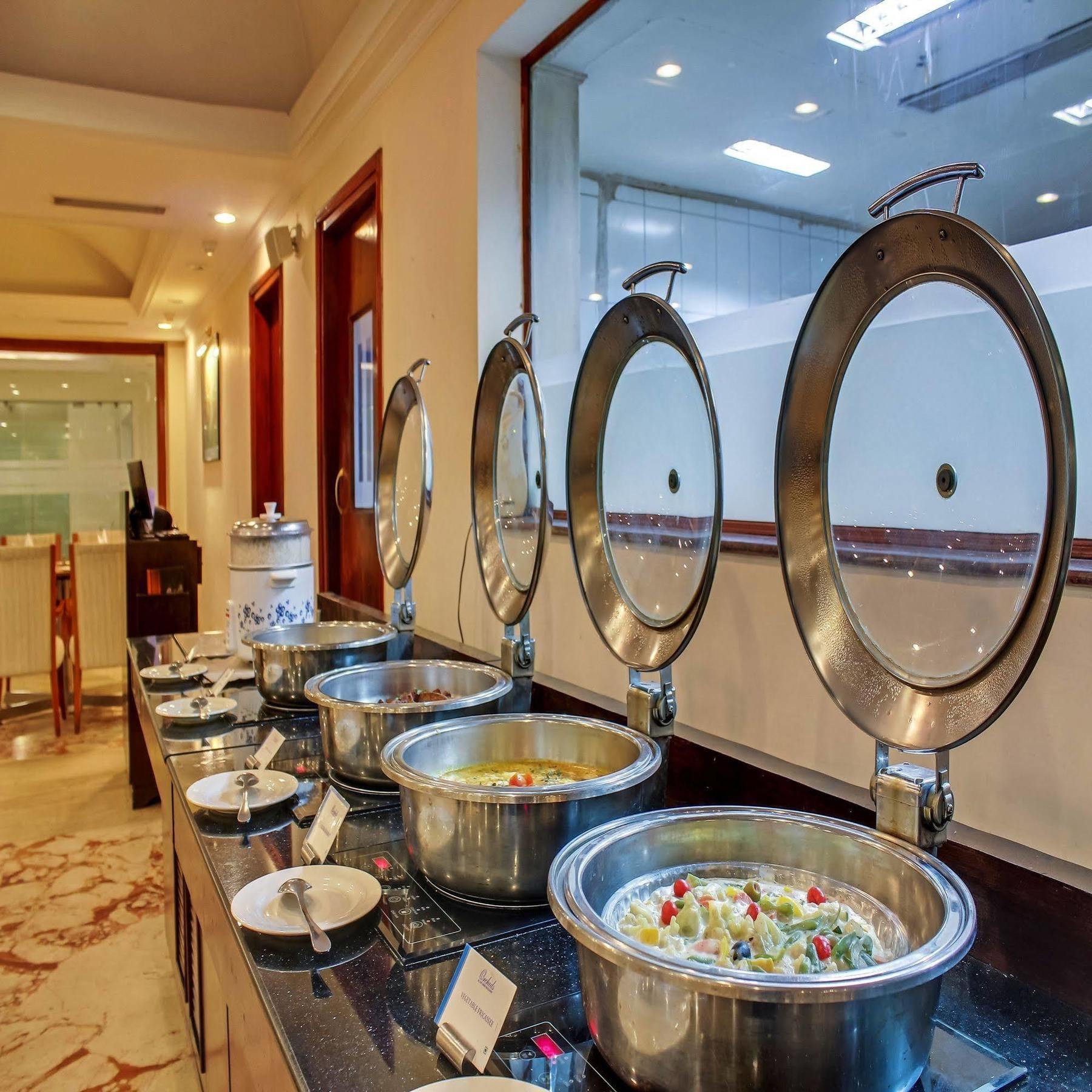 Royal Sarovar Portico Сіліґурі Екстер'єр фото