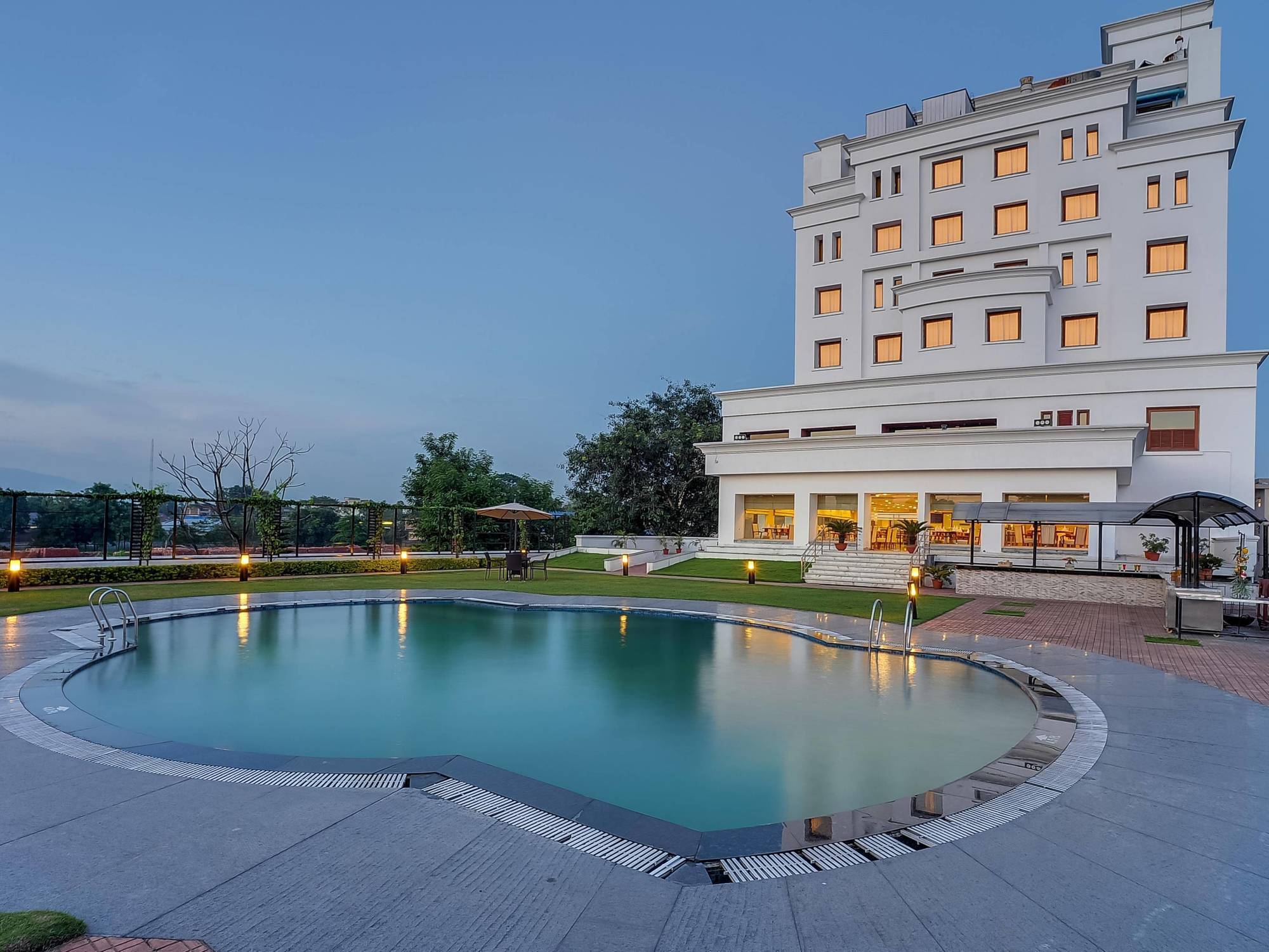 Royal Sarovar Portico Сіліґурі Екстер'єр фото